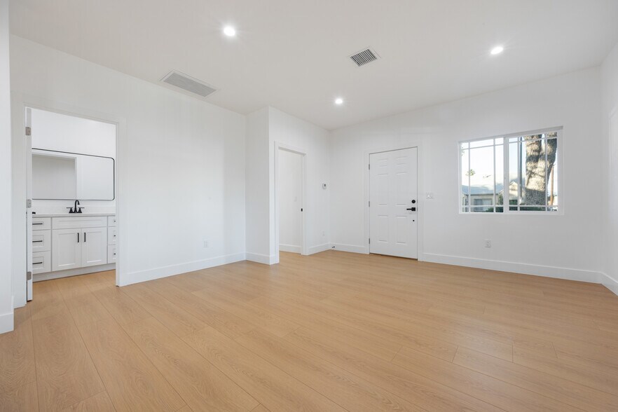 More Photos Of 758 E 84th St, Los Angeles Multifamily For Sale