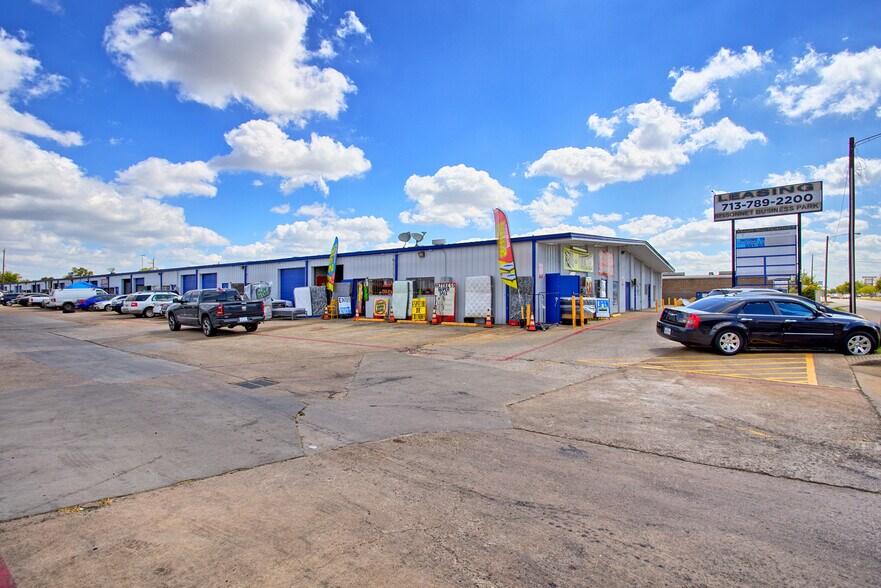 More Photos Of 11450 Bissonnet St, Houston Warehouse For Lease