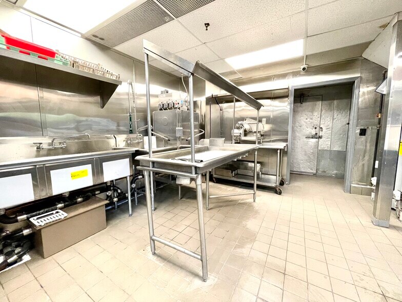 More Photos Of 141 Mansion Ave, Staten Island Restaurant For Sale