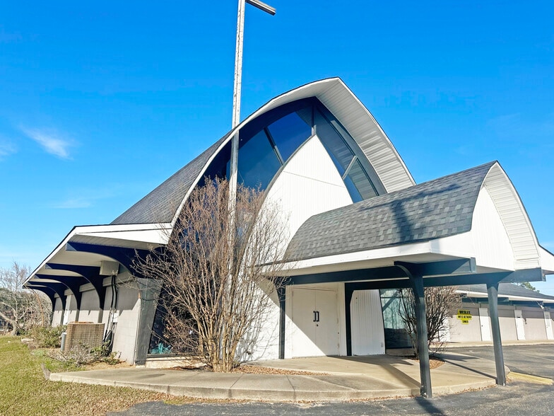 More Photos Of 105 E Martindale Dr, Marshall Religious Facility For Sale