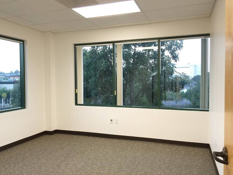 More Photos Of 440 S Melrose Dr, Vista Office For Sale
