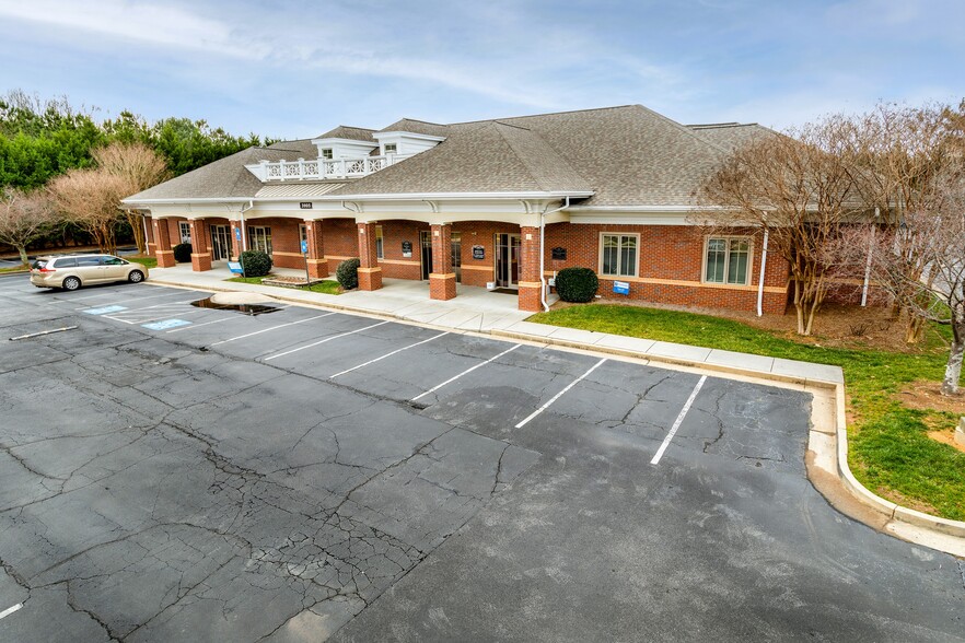 Primary Photo Of 3905 Johns Creek Ct, Suwanee Medical For Lease