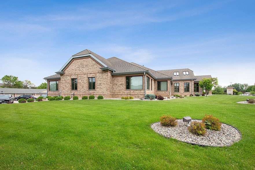 More Photos Of 2450 Witzel Ave, Oshkosh Office For Sale