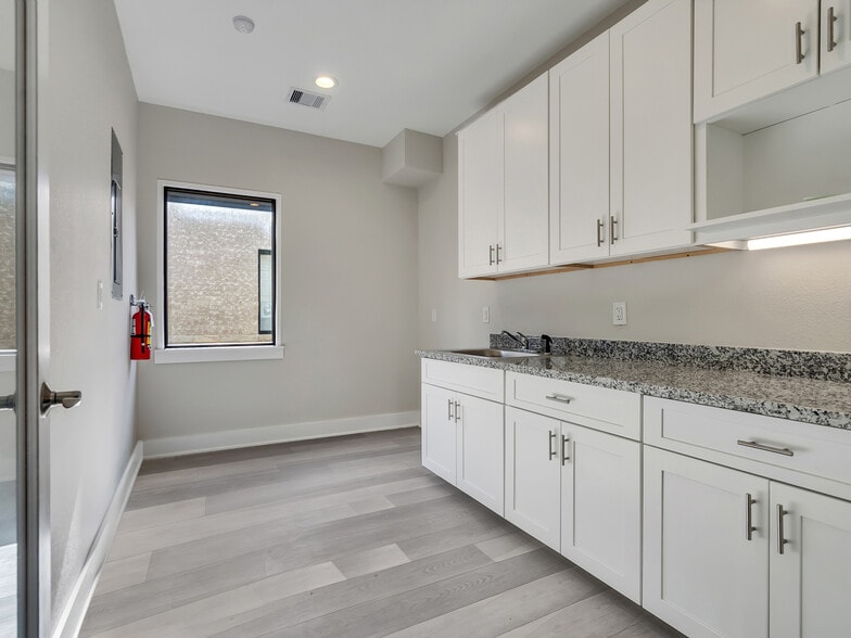 More Photos Of 2721 Sunrise Meadow Dr, Pearland Medical For Sale
