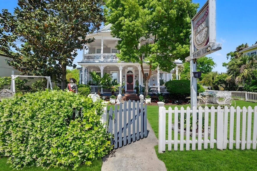 Primary Photo Of 209 Osborne St, Saint Marys Flex For Sale