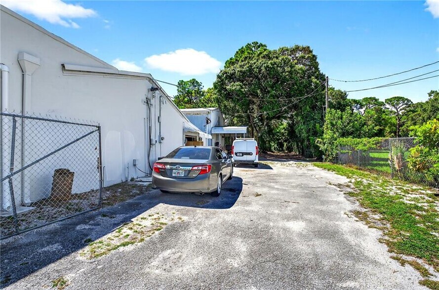 More Photos Of 1531 Delaware Ave, Fort Pierce Freestanding For Sale