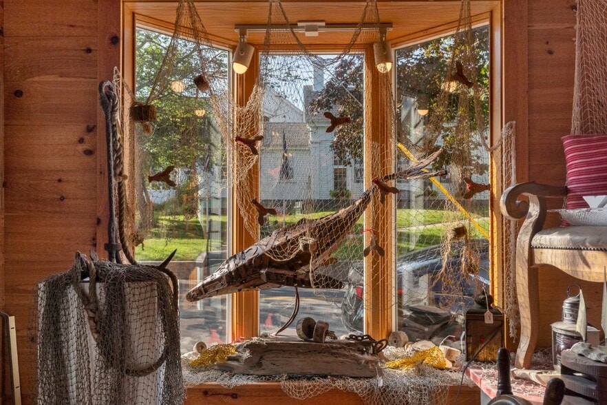 More Photos Of 10 McKown St, Boothbay Harbor Storefront For Sale