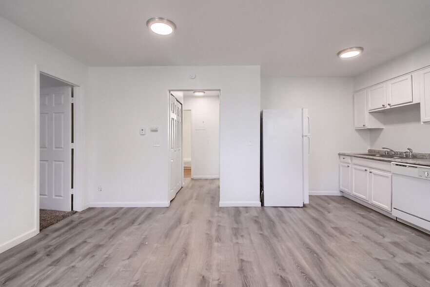 More Photos Of 1422 Macon St, Aurora Apartments For Sale