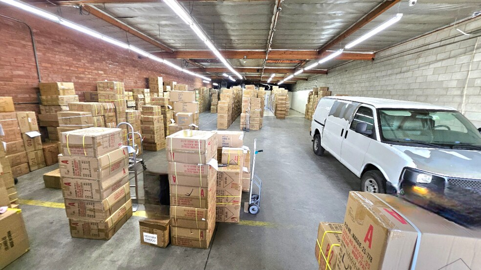 More Photos Of 950 E Pico Blvd, Los Angeles Warehouse For Lease