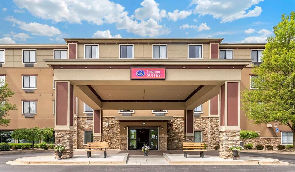 Primary Photo Of 350 Dodge Rd NE, Comstock Park Hotel For Sale