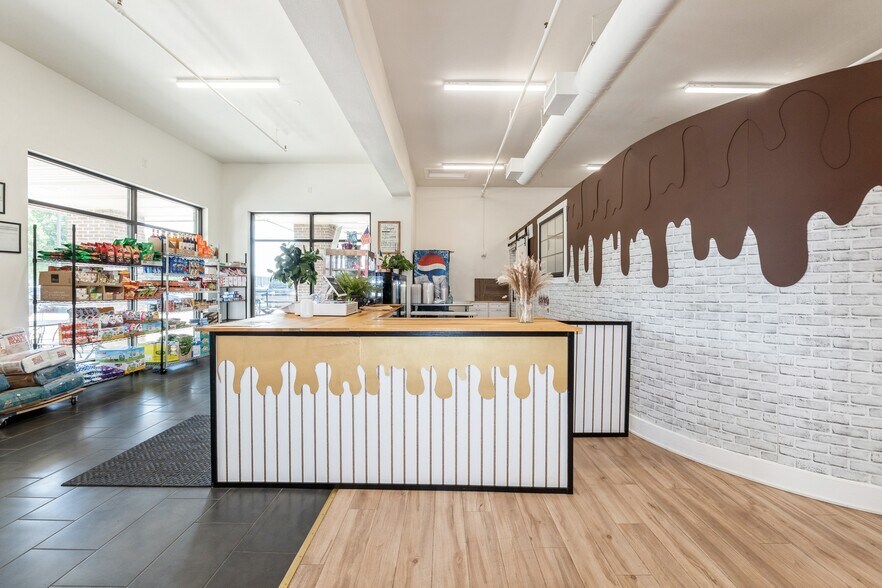 More Photos Of 5500 Merle Hay Rd, Johnston Storefront For Sale