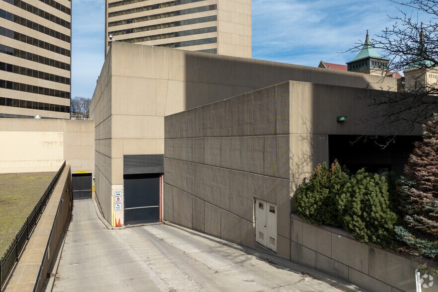 More Photos Of 75 E State St, Columbus Hotel For Sale