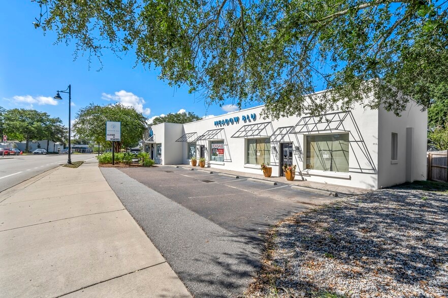 Primary Photo Of 404 Coleman Blvd, Mount Pleasant Freestanding For Lease