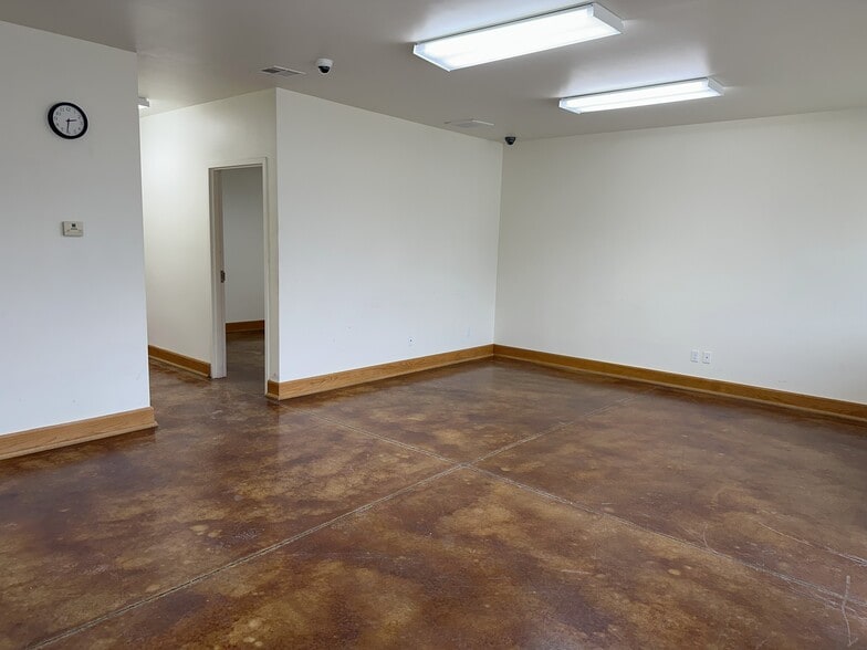 More Photos Of 4720 United Dr, Oklahoma City Industrial For Sale