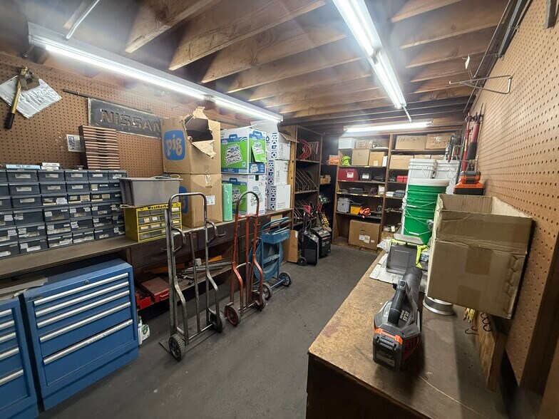 More Photos Of 1360-1366 Burton Ave, Salinas Warehouse For Sale