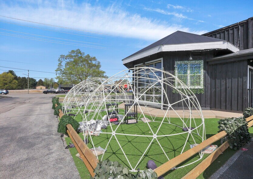 More Photos Of 1122 Hebron Rd, Heath Restaurant For Sale