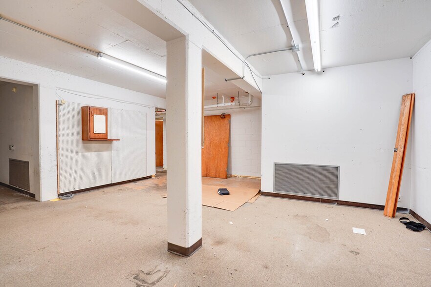 More Photos Of 195-209 Cottage Grove Rd, Madison Storefront For Lease