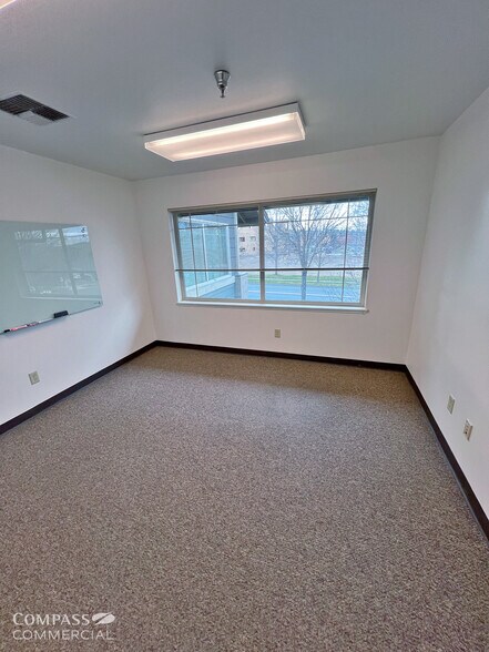 More Photos Of 231 SW Scalehouse Loop, Bend Office For Lease