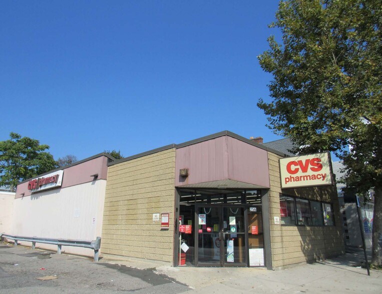 More Photos Of 256 Lincoln St, Worcester Drugstore For Lease