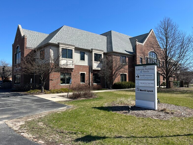 More Photos Of 1500 W Market St, Mequon Medical For Lease