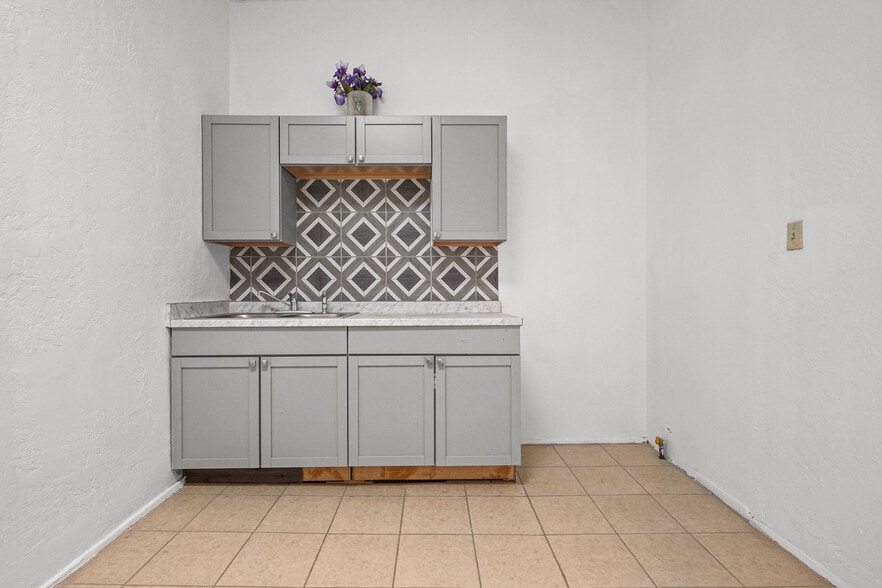 More Photos Of 1600 Wyoming Ave, El Paso Storefront Retail Residential For Sale