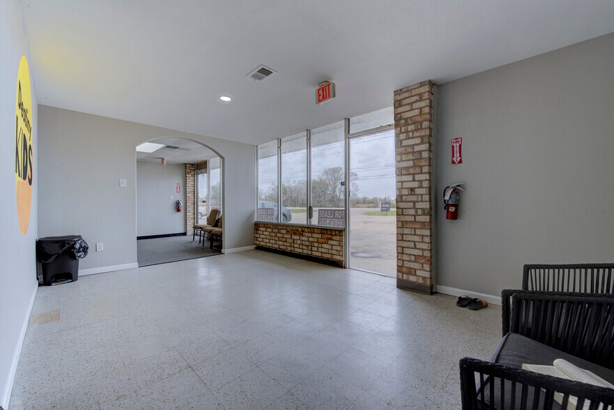 More Photos Of 4230 E FM 1462 Rd, Rosharon Storefront Retail Office For Lease