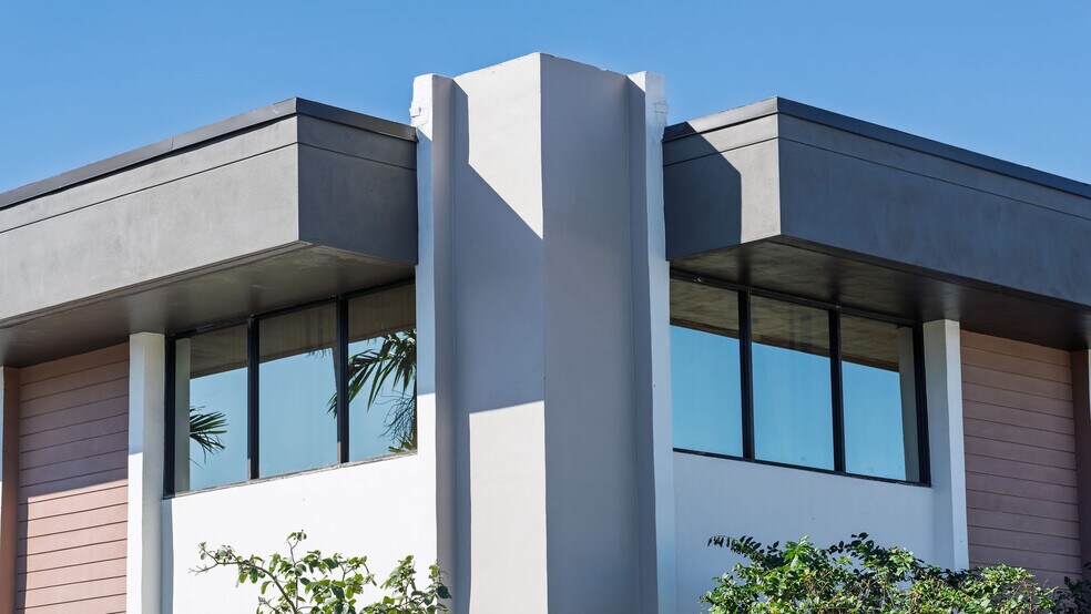 More Photos Of 1021 Ives Dairy Rd, Miami Unknown For Lease