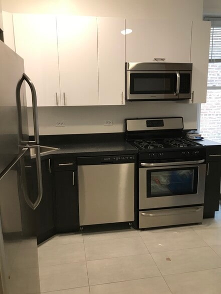 More Photos Of 904 N California Ave, Chicago General Retail For Sale