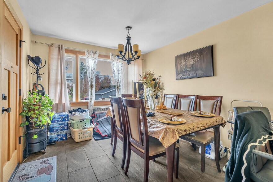 More Photos Of 6048 W 79th St, Burbank Multifamily For Sale