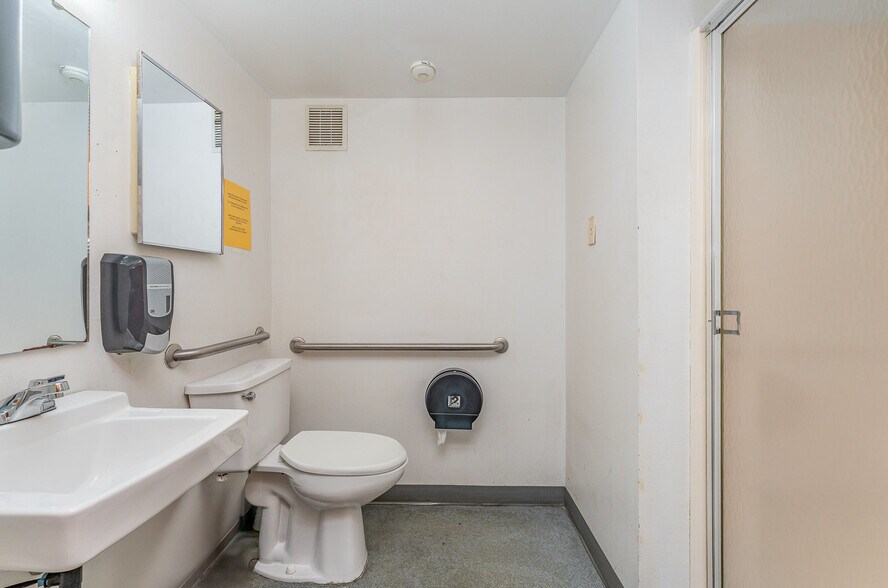 More Photos Of 2105 S Dock St, Palmetto Food Processing For Sale