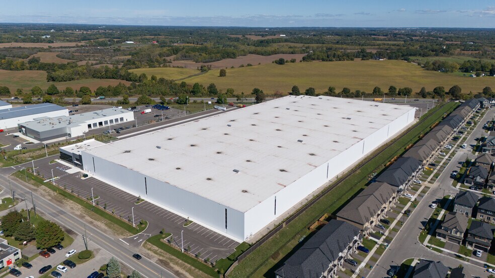 More Photos Of 151 Garden Ave, Brantford Distribution For Lease