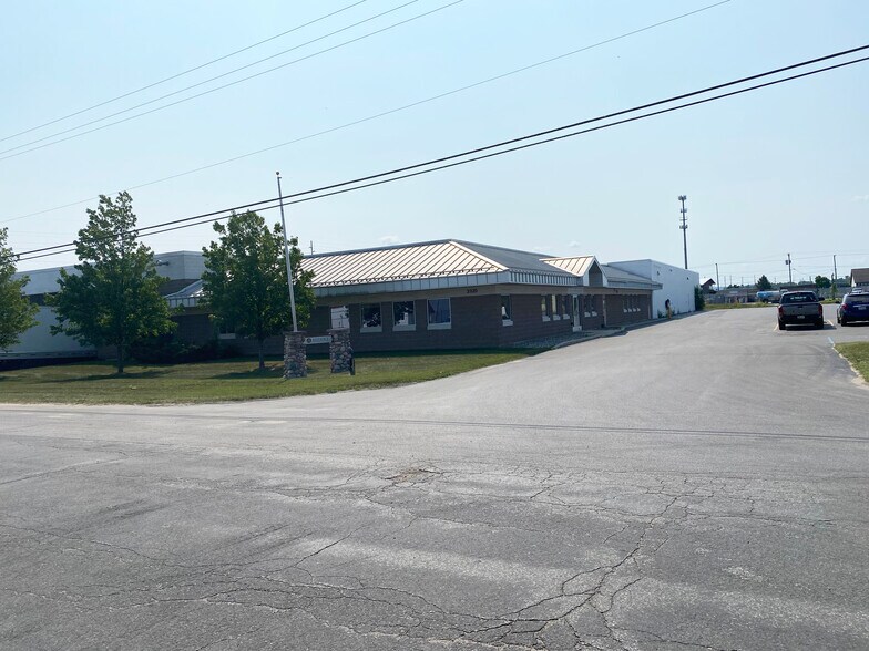 More Photos Of 2325 Sybrant Rd, Traverse City Warehouse For Lease