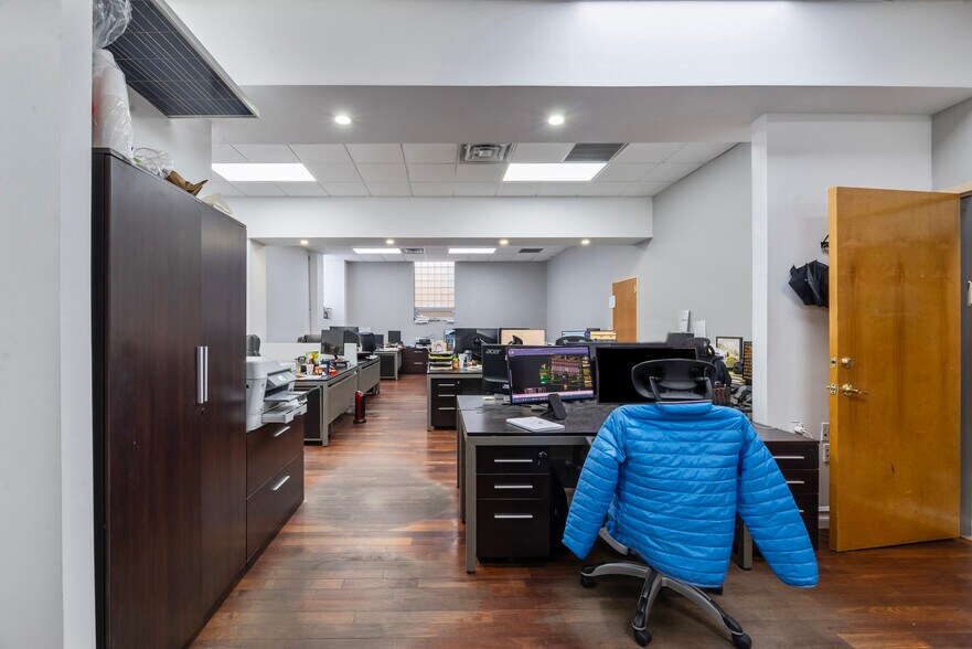 More Photos Of 12419 Metropolitan Ave, Kew Gardens General Retail For Lease