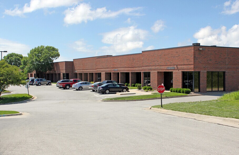 More Photos Of 100-132 Abbie Ave, Kansas City Light Manufacturing For Lease