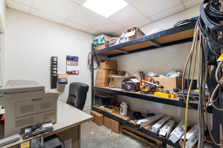 More Photos Of 5410 S Daniel St, Battlefield Manufacturing For Sale