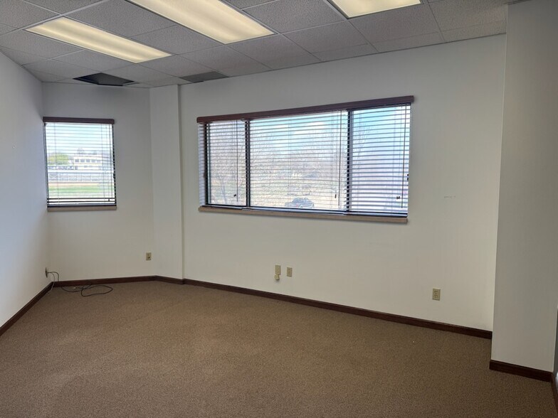 More Photos Of 3109 W 41st St, Sioux Falls Unknown For Lease