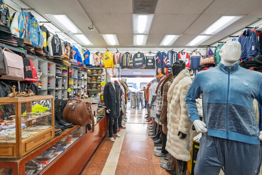 More Photos Of 818 S Los Angeles St, Los Angeles General Retail For Sale