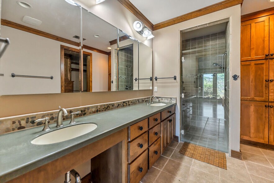 More Photos Of 43 Pool Rd, Richards Specialty For Sale