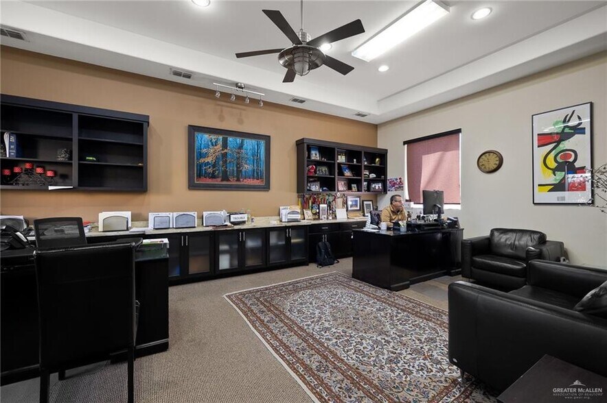 More Photos Of 1300 W US Highway 83, Alamo Warehouse For Lease