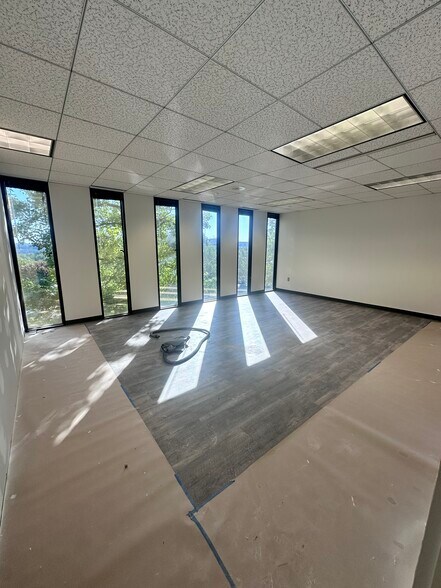 More Photos Of 730 Holiday Dr, Pittsburgh Office For Lease