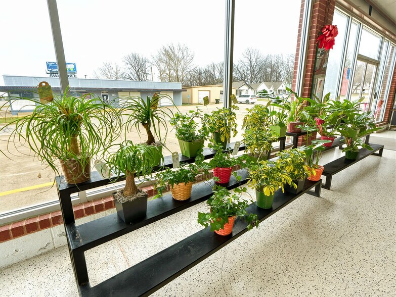 More Photos Of 530 N Mississippi Ave, Ada Freestanding For Sale