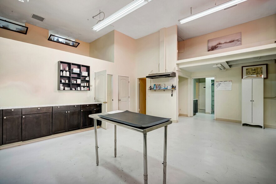 More Photos Of 11915 Inglewood Ave, Hawthorne Medical For Sale