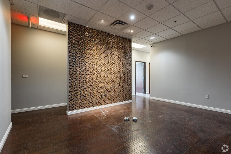 More Photos Of 9550 S Eastern Ave, Las Vegas Restaurant For Lease