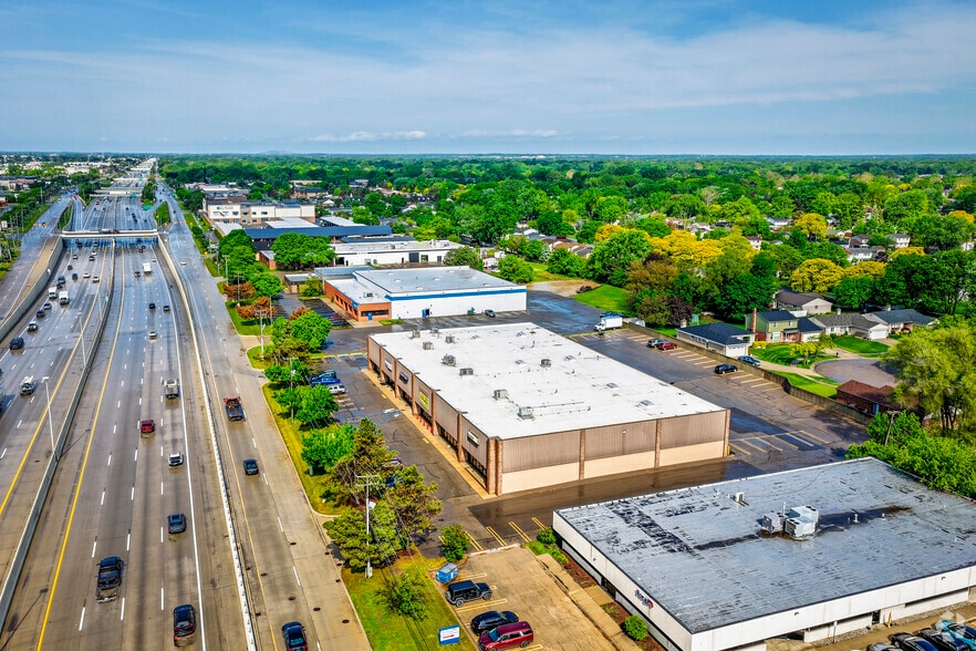More Photos Of 28188 Schoolcraft Rd, Livonia Warehouse For Lease