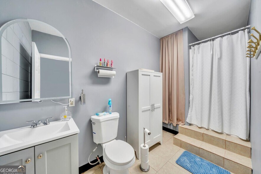 More Photos Of 905 Hillcrest Pky, Dublin Storefront For Sale