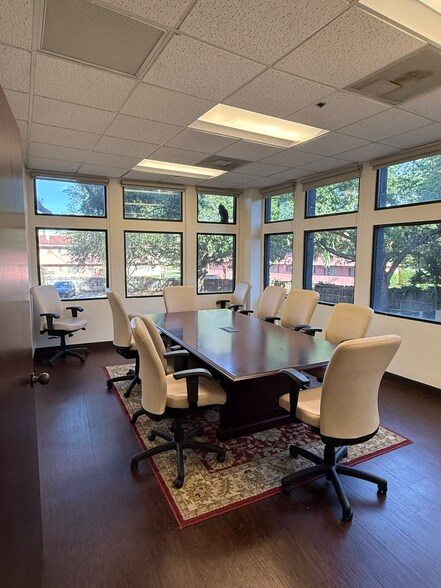 More Photos Of 221 NE Ivanhoe Blvd, Orlando Loft Creative Space For Lease