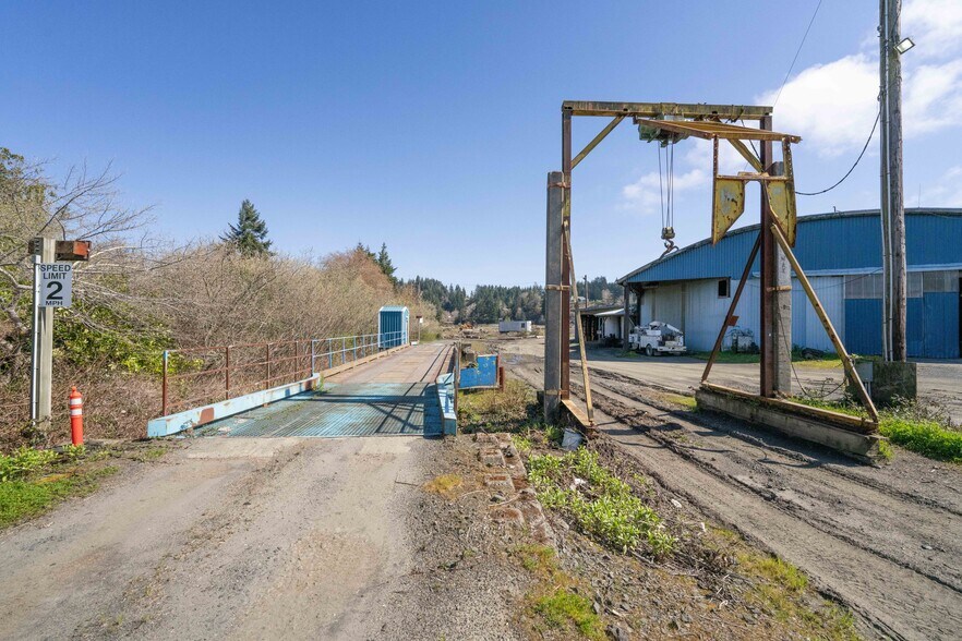 More Photos Of 93761 Hackett Ln, Coos Bay Distribution For Sale