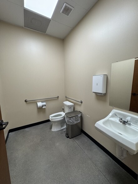 More Photos Of 15082 FM 1957, San Antonio Storefront Retail Office For Lease