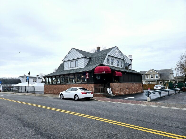 Primary Photo Of 46 Woodcleft Ave, Freeport Restaurant For Sale