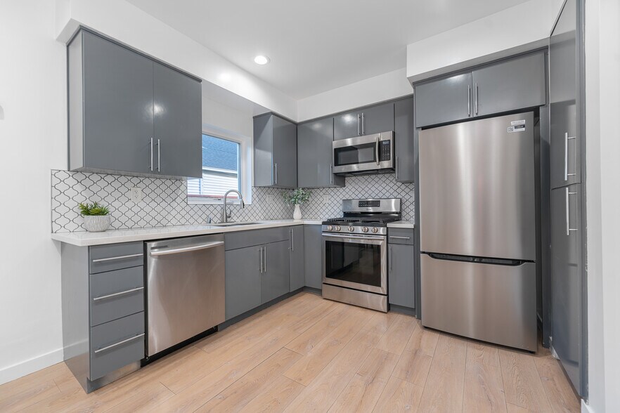 More Photos Of 10706 Camarillo St, Toluca Lake Apartments For Sale